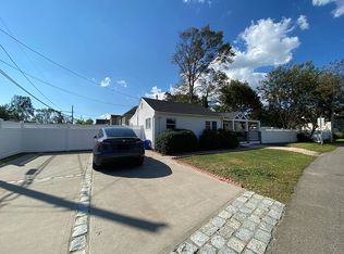 134 Irmisch Ave, Lindenhurst, NY 11757