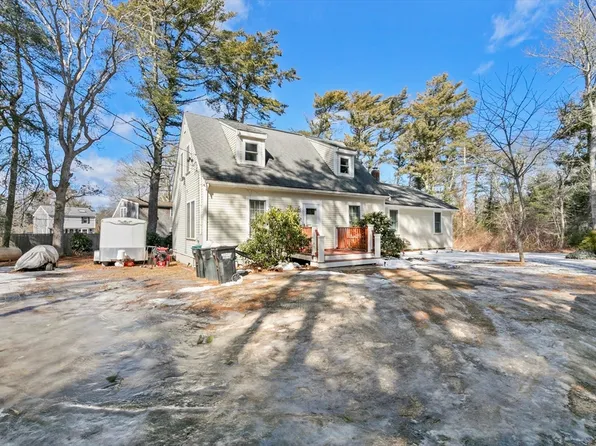 51-51R Buzzards Bay Dr, Plymouth, MA 02360