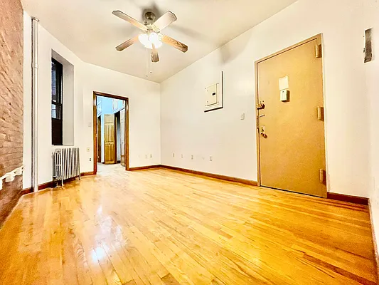 Rented by HOLTON REAL ESTATE INC. | media 32