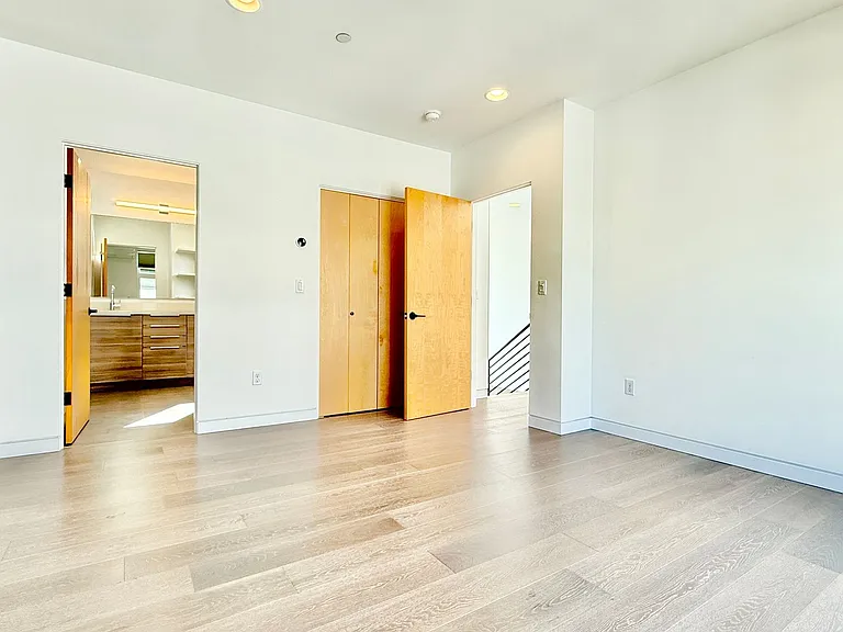 3235 Louise St #C — Photo 43