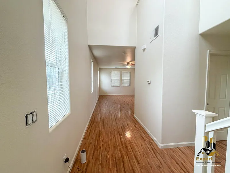 4 bed, 2.5 bath, $3,195 — Photo 2