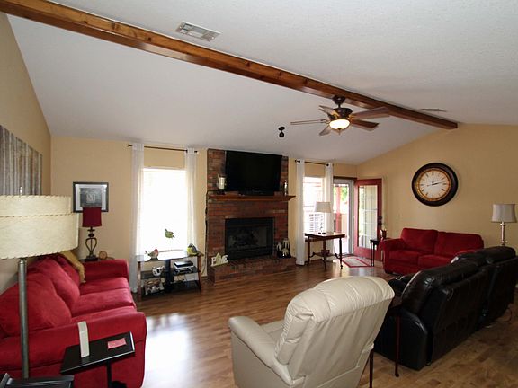 5th image of 807 Dawn Ln