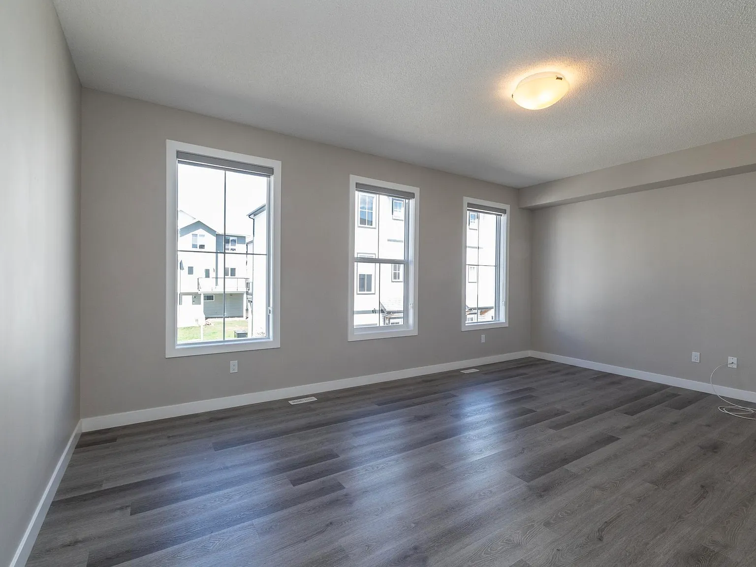 3 bed, 2.5 bath, 1399 sqft, $2,000 — Photo 4