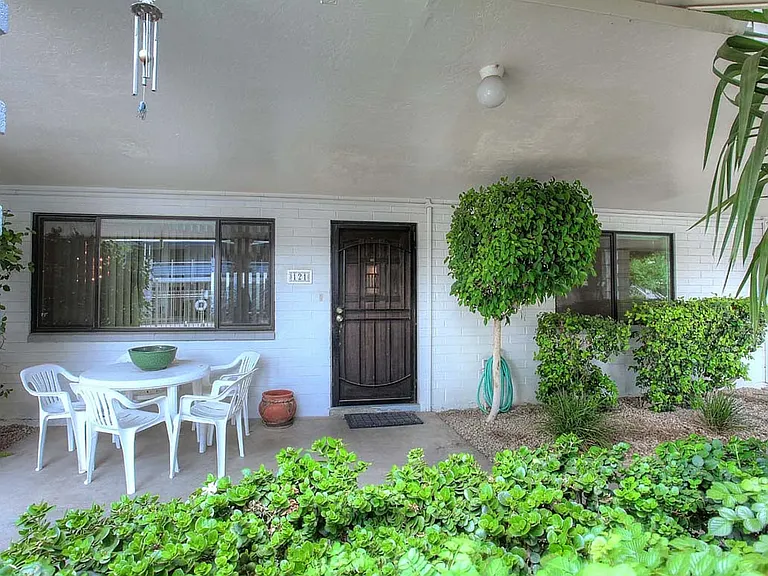 749 E Montebello Ave #121 — Photo 1