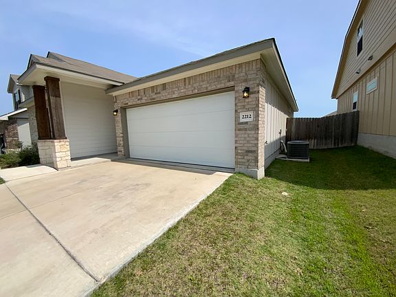 3rd image of 2212 Clove Ct