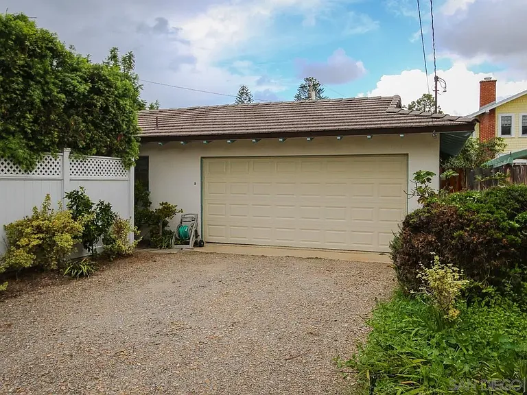1045 Adella Ave — Photo 14