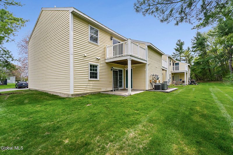 3rd image of 184 Cedarview Lane
