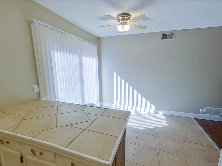 713 Dondee Dr — Photo 5