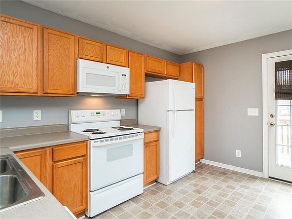 5th image of 814 Jennings Berry Dr