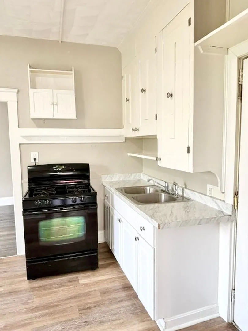 161 Montgomery Street — Photo 2