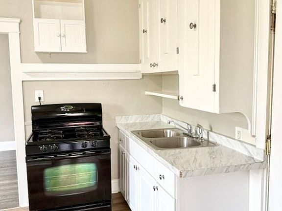 3rd image of 161 Montgomery St APT 4