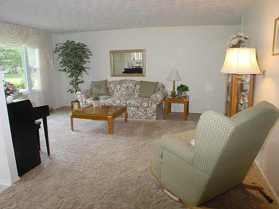 3rd image of 10175 Lawnhaven Dr