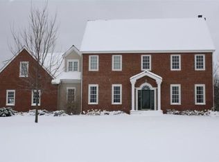 142 S Laurel Cir, Delafield, WI 53018