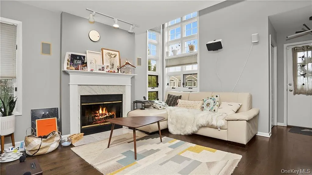3 bed, 2.5 bath, 2400 sqft, $6,000 — Photo 4