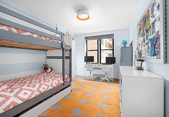 5th image of 30 E 9th St APT 4LL