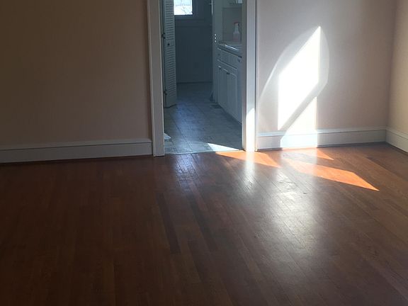 2nd image of 3511 Spottswood Pl