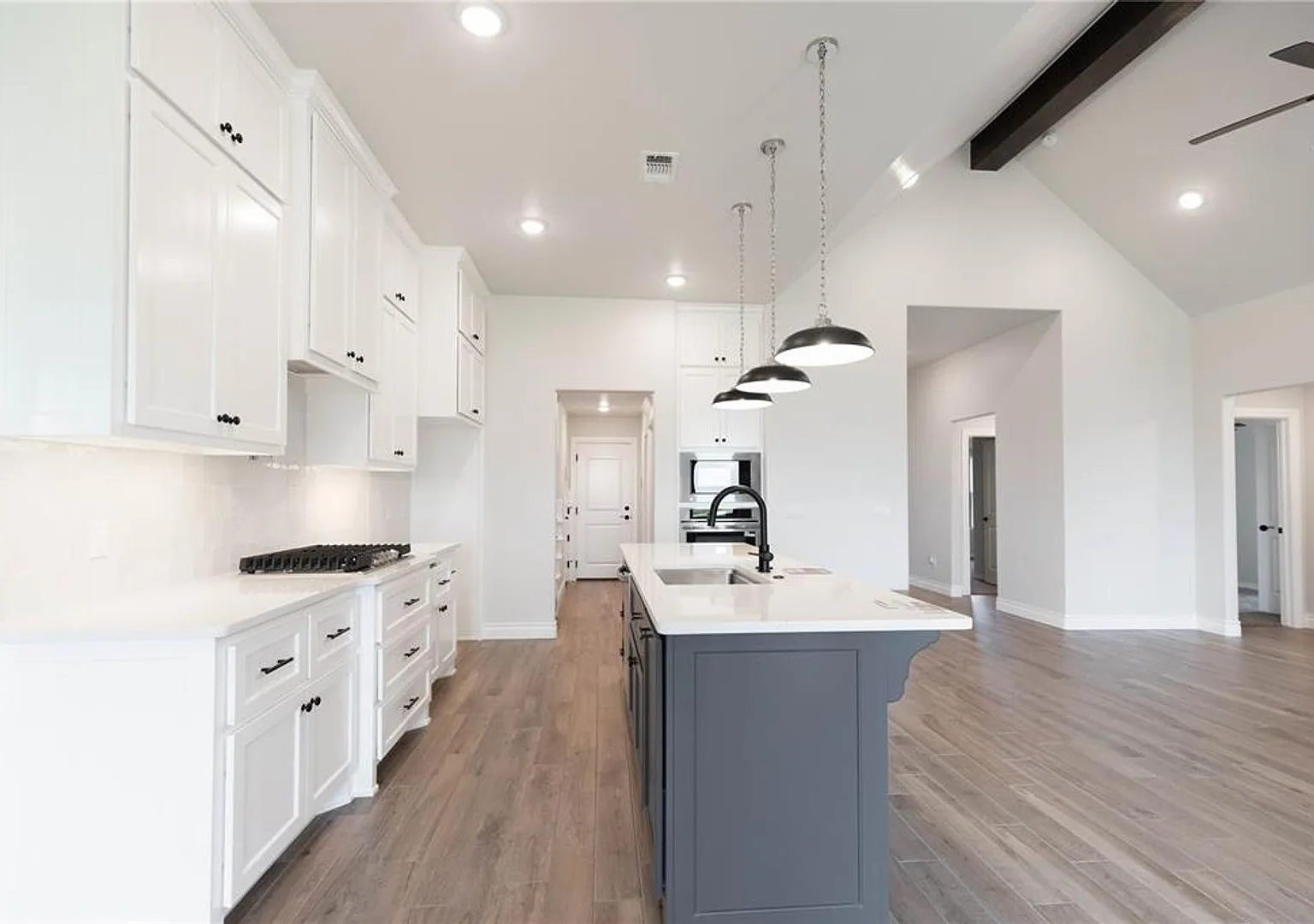 Brand New 4 Bedroom 3 Bathroom Home In Deer Creek Schools With Storm Shelter — Photo 3