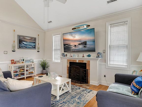 4th image of 1333 Wesley Ave #2