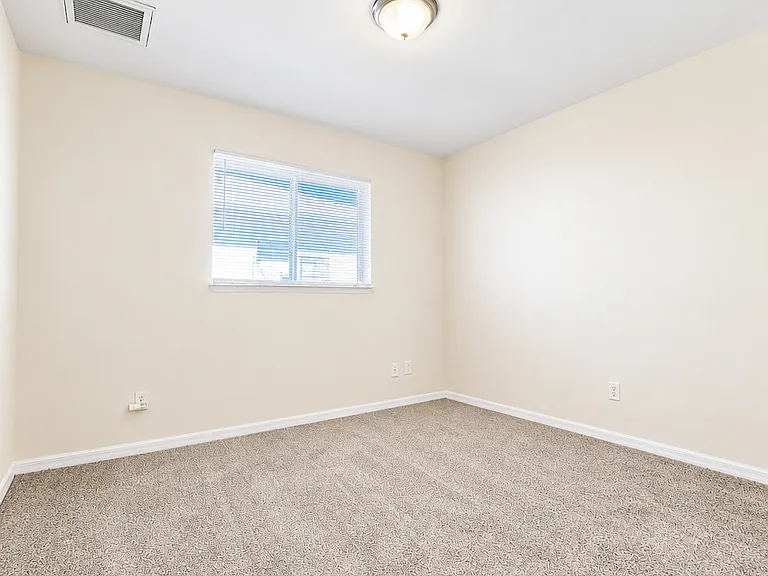 1105 Harold Ave S — Photo 28