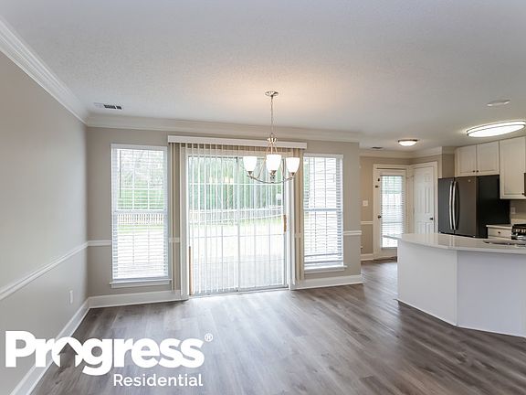 5th image of 3033 Vineyard Way SE