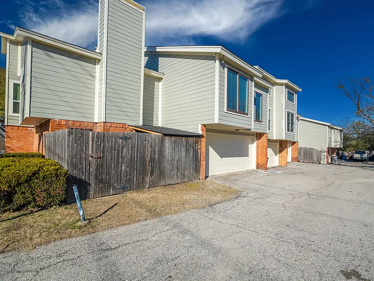 6738 Eastridge Dr #101 — Photo 4