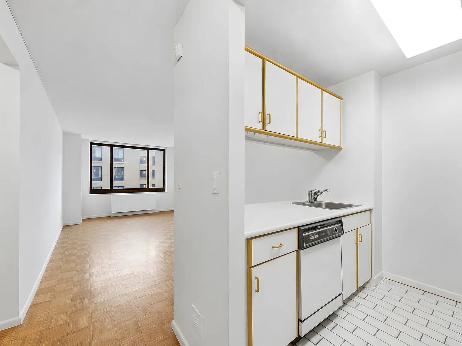 200 Rector Place — Photo 3