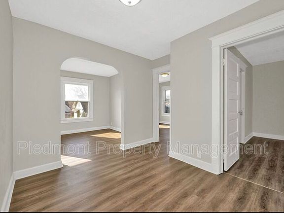 3rd image of 809-11 N Oakland Ave