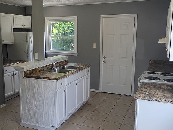 2nd image of 2021 Spencer Ln