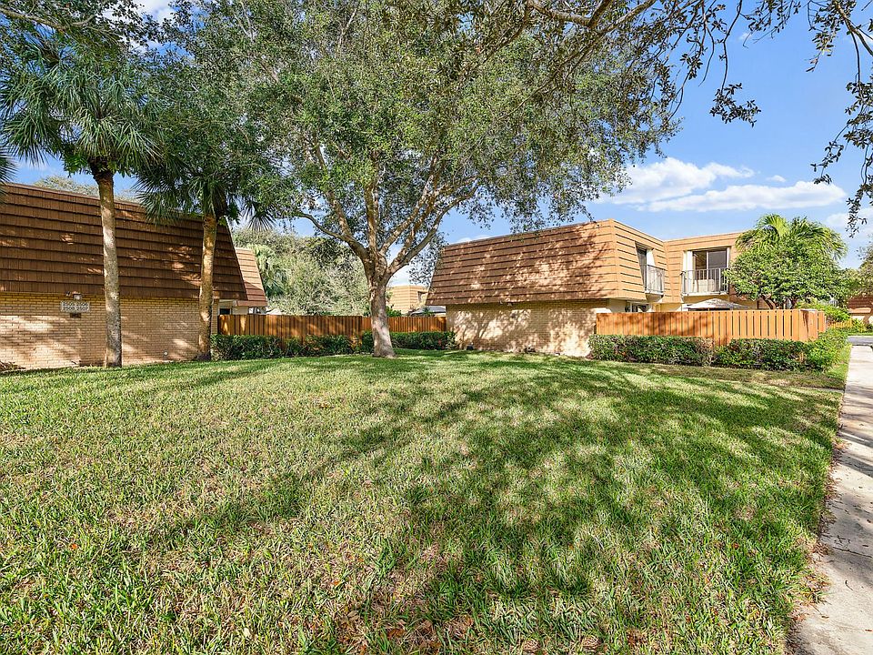 Jupiter Bluffs River North Townhome