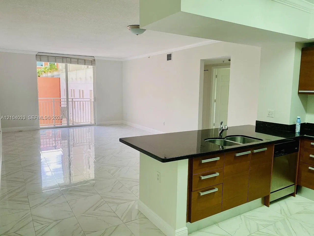 The Minorca Condo — Photo 2
