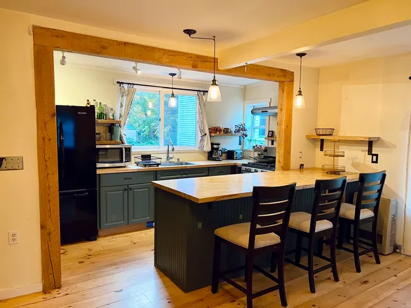9 Holland Pl Unit 1, Topsham, ME 04086