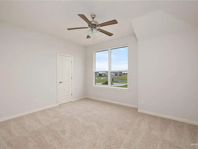 4628 Estancia Pkwy — Photo 27