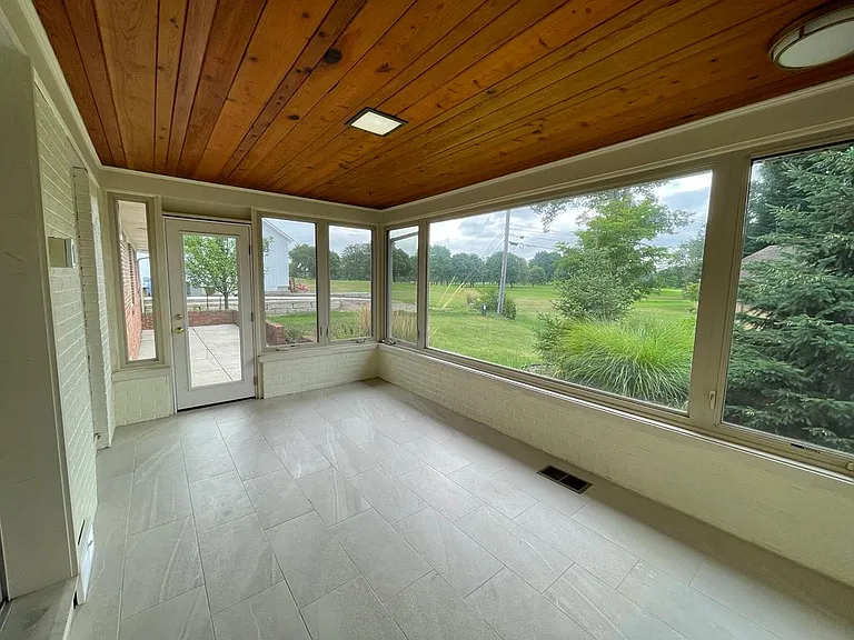 1533 Cambridge Rd — Photo 9
