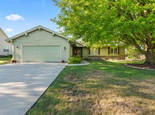 N62W23693 Sunset Dr, Sussex, WI 53089