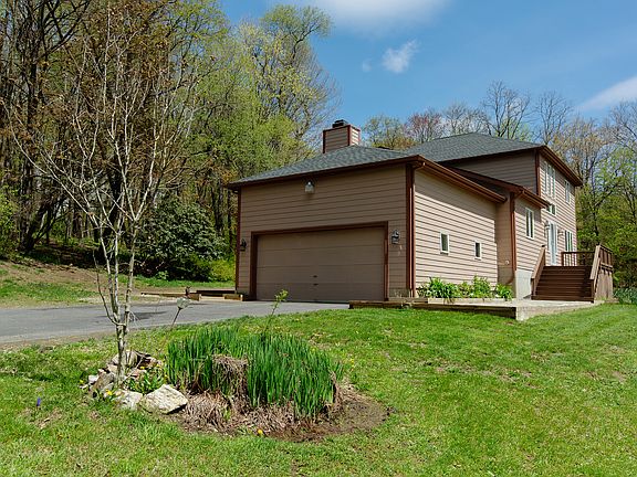 2nd image of 62 Lockwood Ln