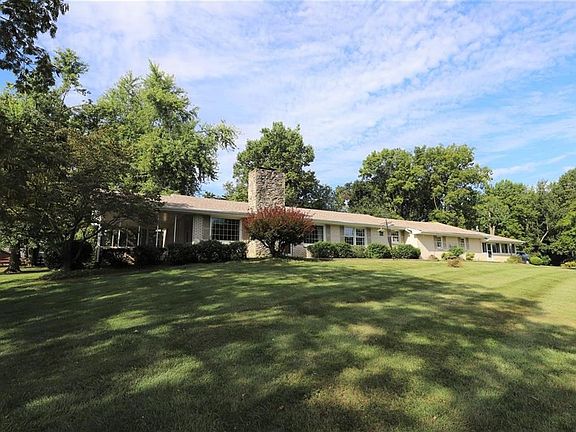 2nd image of 108 Lakeview Dr