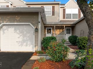 1500 Foxcroft Dr, Aurora, IL 60506