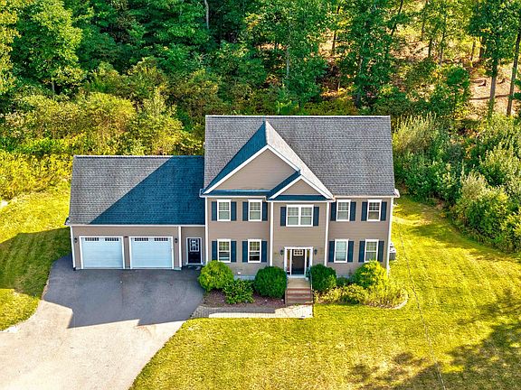 3rd image of 60 Foxboro Rd