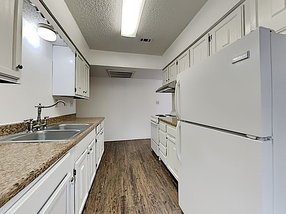 4th image of 501 Byron St APT B