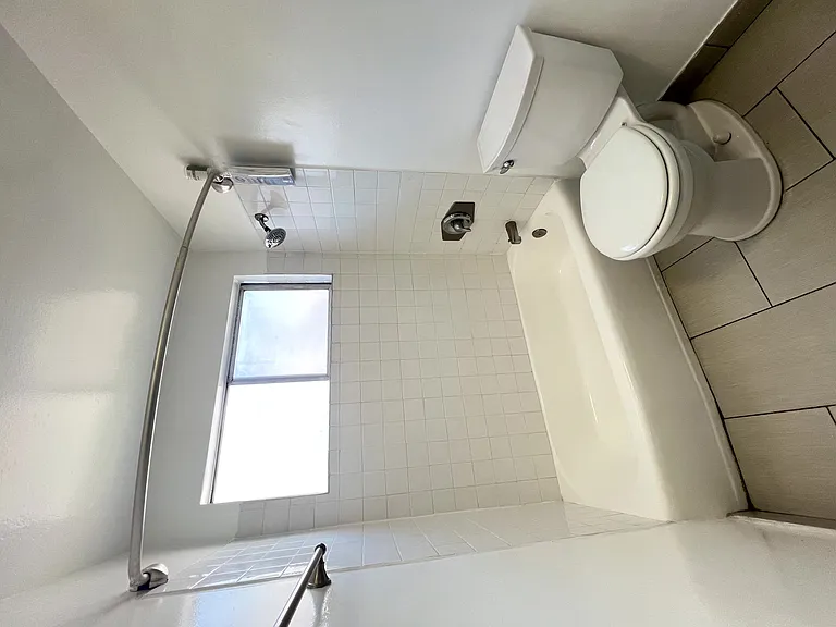 3704 Midvale Ave — Photo 2