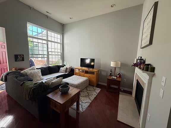 4th image of 9 Delray Ln