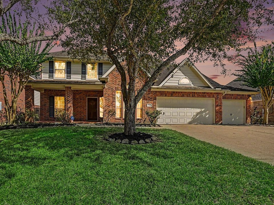 1st image of 917 Almond Pointe