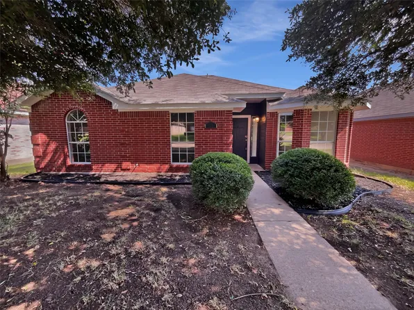 1110 Grounds Rd, Cedar Hill, TX 75104