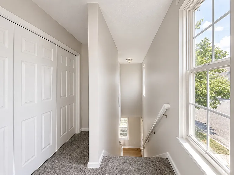 633 Lakeview Dr S — Photo 16