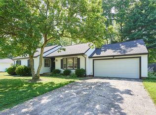 726 Robley Ln, Mayfield Village, OH 44040