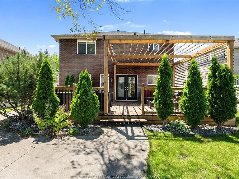 1376 Lakeview Ave — Photo 43