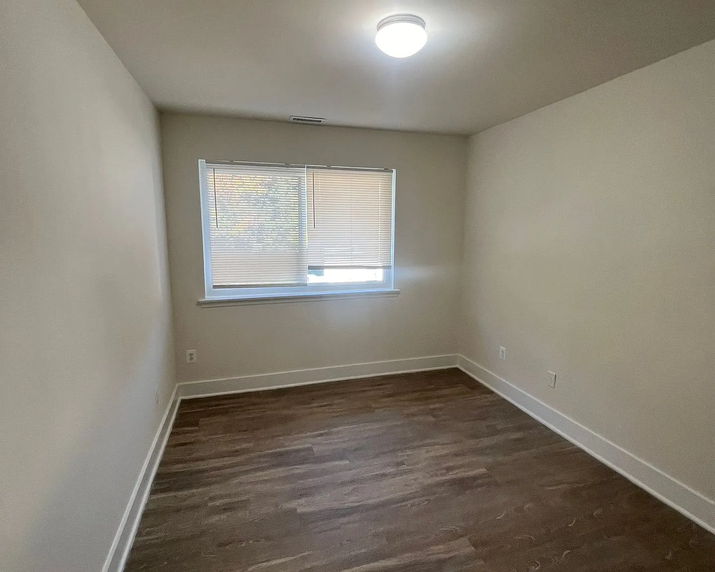 SUNCREST FLATS — Photo 4