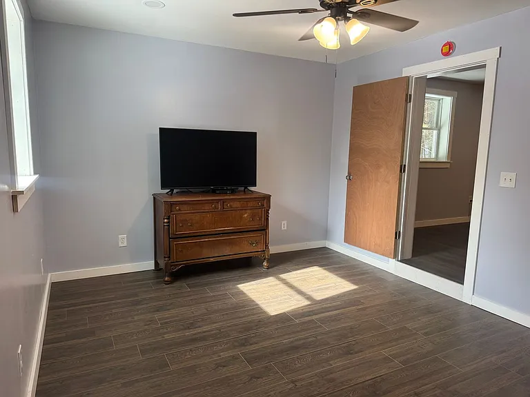 319 Victory Dr — Photo 5