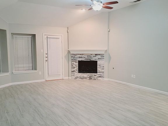 4th image of 6718 Fairglen Dr
