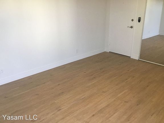 4th image of 3521 Mentone Ave #10